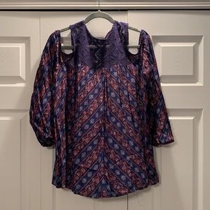 Women’s open shoulder top!